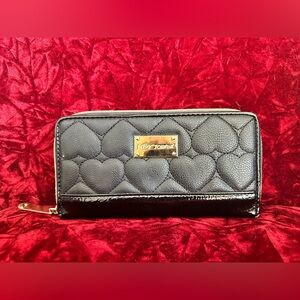 Y2K VTG Betsey Johnson Quilted Black & Gold Heart Wallet